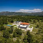 Konukevi Coral