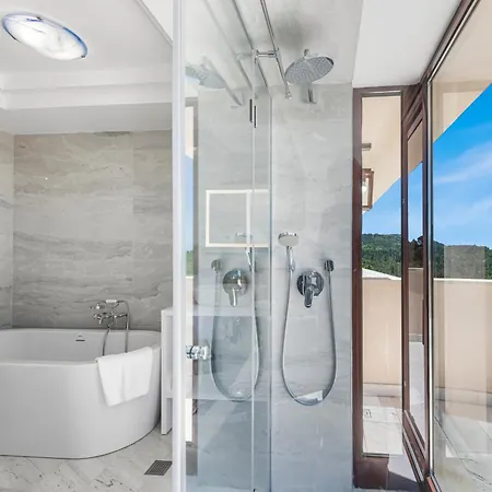 Luxury Estates - Coral