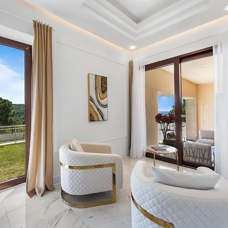 Pensión Luxury Estates - Coral