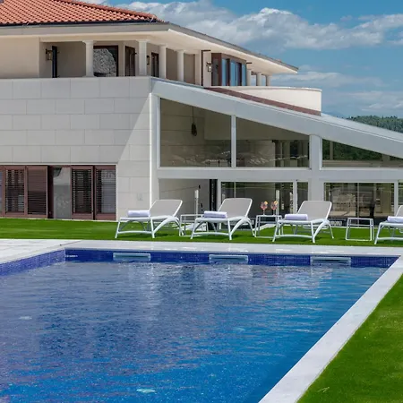 Luxury Estates - Coral Pensión 5*