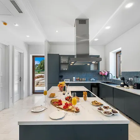 Pensión Luxury Estates - Coral